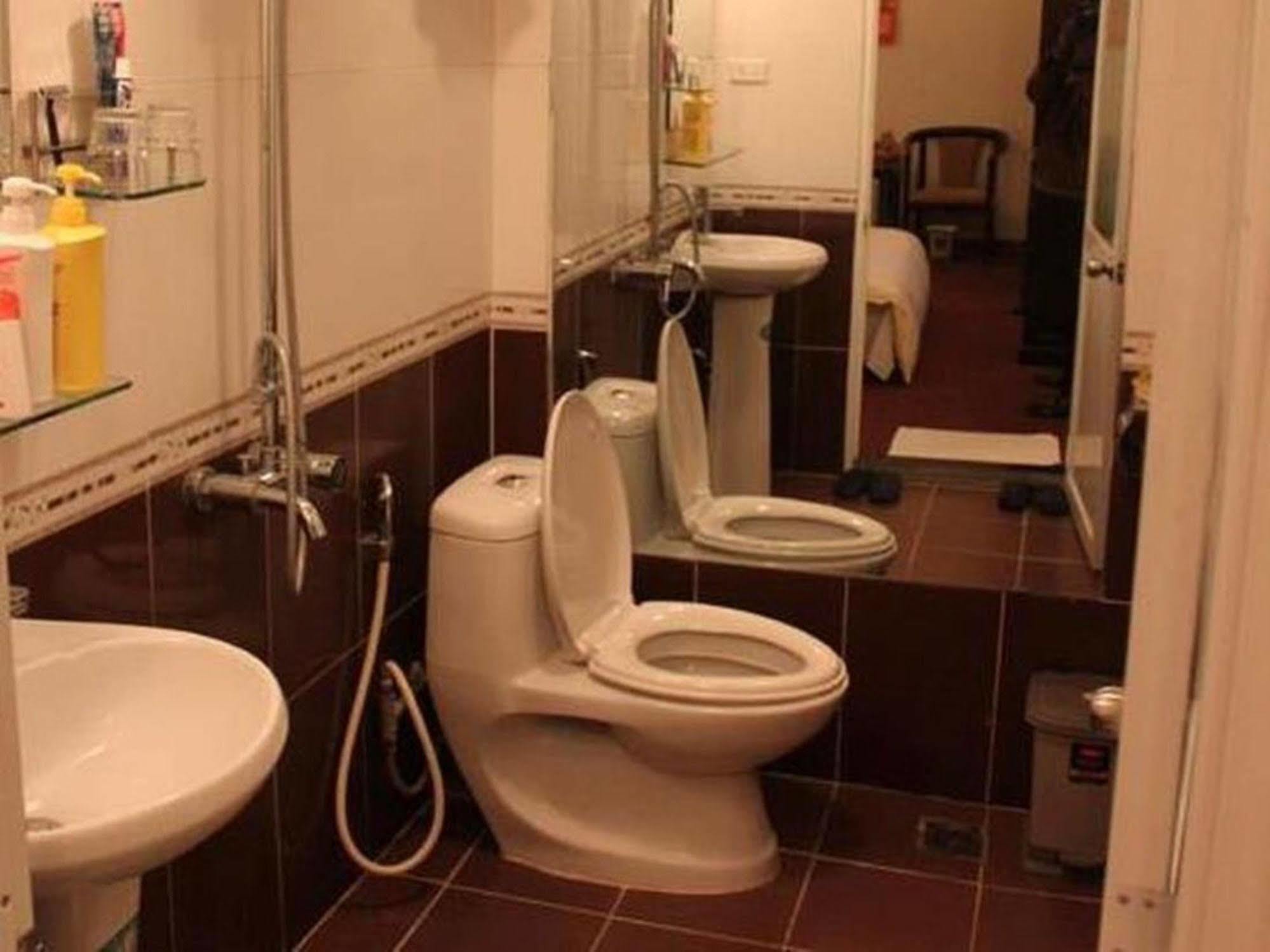 A25 Hotel - 38 Hang Thiec Hanoi Bagian luar foto